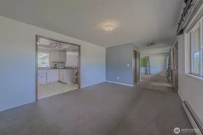 5735 NE 8th Street, Renton, WA 98059 - Photo 9