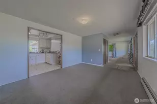 5735 NE 8th St, Renton, WA 98059 - Photo 9