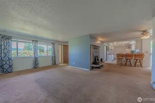 5735 NE 8th St, Renton, WA 98059 - Photo 7