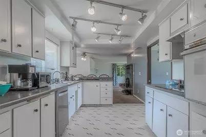 5735 NE 8th Street, Renton, WA 98059 - Photo 13