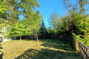 5735 NE 8th St, Renton, WA 98059 - Photo 37