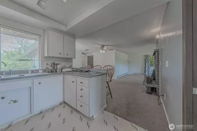 5735 NE 8th Street, Renton, WA 98059 - Photo 17