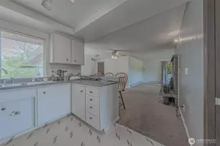 5735 NE 8th St, Renton, WA 98059 - Photo 17