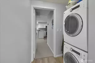 425 Vine St, Seattle, WA 98121 - Photo 13