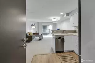 425 Vine St, Seattle, WA 98121 - Photo 3