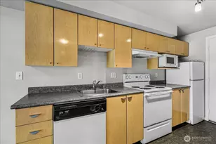 425 Vine St, Seattle, WA 98121 - Photo 3