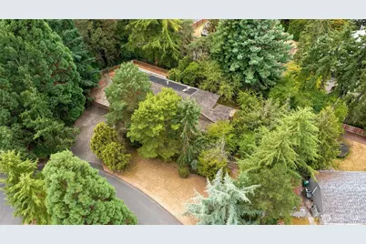 2305 88th Avenue NE, Clyde Hill, WA 98004 - Photo 19