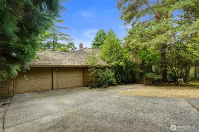 2305 88th Avenue NE, Clyde Hill, WA 98004 - Photo 3