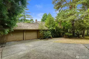 2305 88th Ave NE, Clyde Hill, WA 98004 - Photo 3