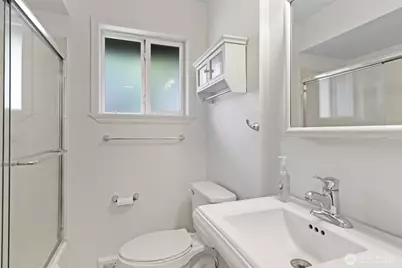 1521 Lake Avenue S, Renton, WA 98055 - Photo 13