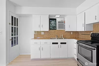 1521 Lake Avenue S, Renton, WA 98055 - Photo 11