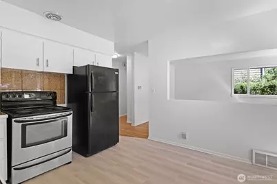 1521 Lake Avenue S, Renton, WA 98055 - Photo 9