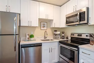 6515 5th Ave NE, Seattle, WA 98115 - Photo 3