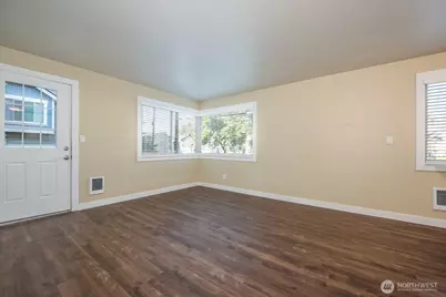 6515 5th Avenue NE, Seattle, WA 98115 - Photo 3