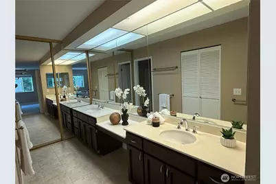 7600 SE 29th St #501, Mercer Island, WA 98040 - Photo 9