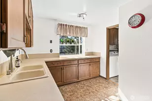 2520 Cascade Pl W, University Place, WA 98466 - Photo 13