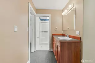 10516 E Riverside Dr, Bothell, WA 98011 - Photo 13