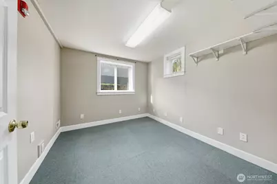 10516 E Riverside Drive, Bothell, WA 98011 - Photo 17