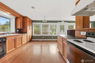 10516 E Riverside Drive, Bothell, WA 98011 - Photo 5