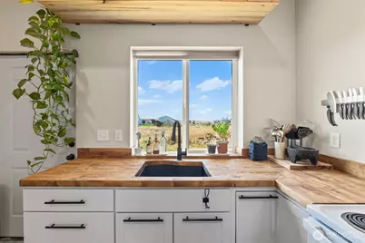 38220 Fitness Lane E, Davenport, WA 99122 - Photo 15