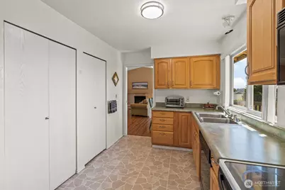 345 Seaview Court, Camano Island, WA 98282 - Photo 11