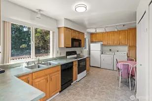 345 Seaview Ct, Camano Island, WA 98282 - Photo 9