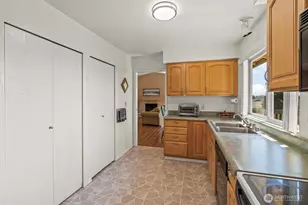 345 Seaview Ct, Camano Island, WA 98282 - Photo 13