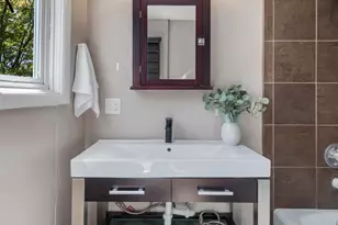 340 NE 53rd St, Seattle, WA 98105 - Photo 19