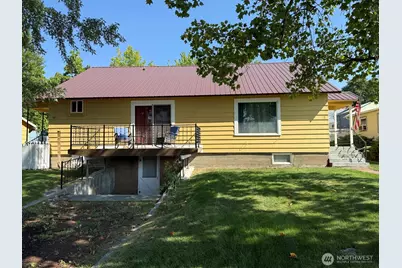 18 Cherry Avenue W, Omak, WA 98841 - Photo 1