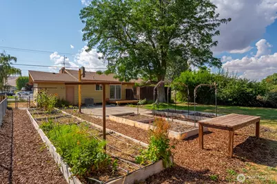 272 D Street SE, Ephrata, WA 98823 - Photo 1