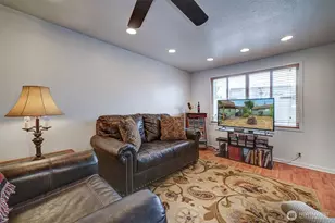 920 E 31st St, Bremerton, WA 98310 - Photo 23