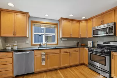 9748 4th Avenue NW #B, Seattle, WA 98117 - Photo 9