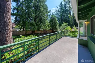 12822 NE 68th St, Kirkland, WA 98033 - Photo 35