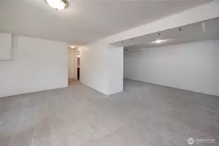 12822 NE 68th St, Kirkland, WA 98033 - Photo 29