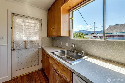 812 W 4th Street, Port Angeles, WA 98363 - Photo 17