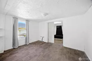 618 N 3rd Ave, Kelso, WA 98626 - Photo 9