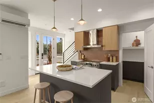 4300 NE 52nd St, Seattle, WA 98105 - Photo 11