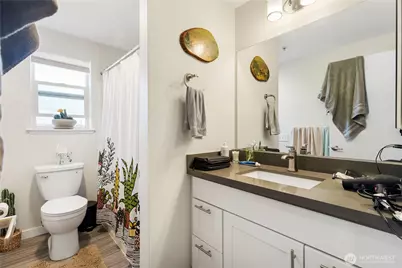 910 N 95th Street, Seattle, WA 98103 - Photo 17