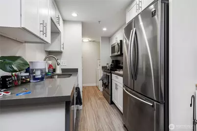 910 N 95th Street, Seattle, WA 98103 - Photo 15