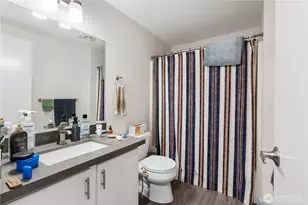 910 N 95th St, Seattle, WA 98103 - Photo 9