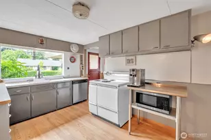 11521 Corliss Ave N, Seattle, WA 98133 - Photo 15