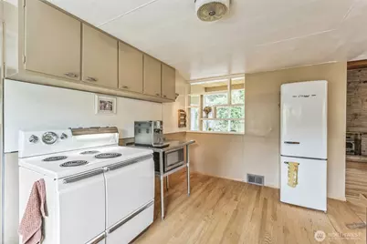 11521 Corliss Avenue N, Seattle, WA 98133 - Photo 21