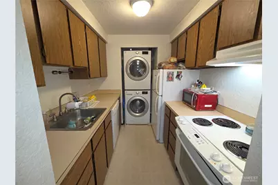 270 SE Barrington Drive #A 304, Oak Harbor, WA 98277 - Photo 9