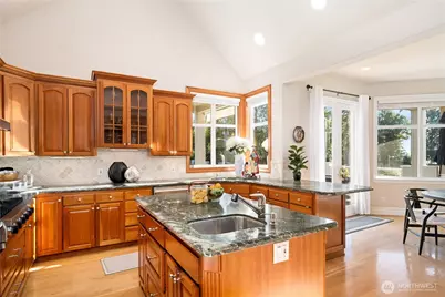 12011 Marine View Drive, Edmonds, WA 98026 - Photo 13