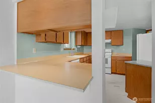 23509 Lakeview Dr, Mountlake Terrace, WA 98043 - Photo 11