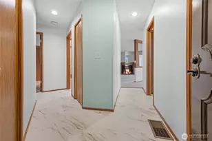 23509 Lakeview Dr, Mountlake Terrace, WA 98043 - Photo 15