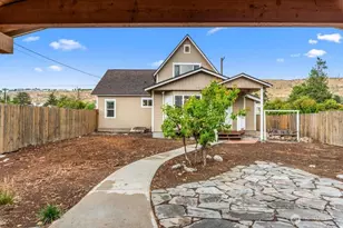 233 W Gibson Ave, Chelan, WA 98816 - Photo 23