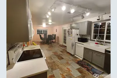 8305 134th Avenue NE, Redmond, WA 98052 - Photo 17