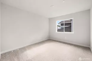 3923 McCormick Vlg Dr, Bremerton, WA 98312 - Photo 15