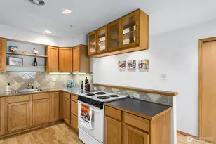 9517 35th Ave NE, Seattle, WA 98115 - Photo 11